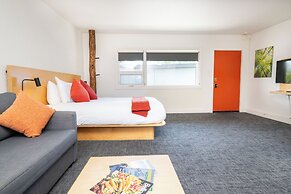 Heliotrope Hotel