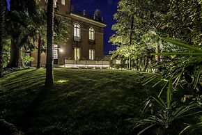 Villa Liberty - Lake Como Rooms & SPA