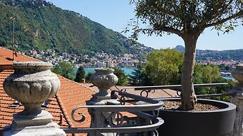 Villa Liberty - Lake Como Rooms & SPA
