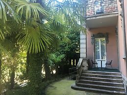 Villa Liberty - Lake Como Rooms & SPA