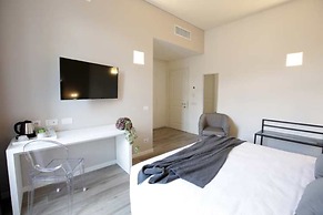 Villa Liberty - Lake Como Rooms & SPA