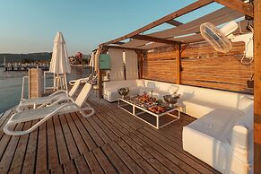 DoubleTree by Hilton Antalya-Kemer All-Inclusive Resort