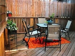 15 MINS TO TIME SQ AND WTC