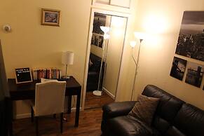 15 MINS TO TIME SQ AND WTC