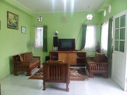 Villa Kota Bunga Azalea