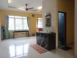 Villa Kota Bunga Azalea