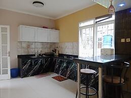 Villa Kota Bunga Azalea