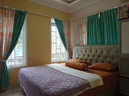 Villa Kota Bunga Azalea