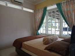 Villa Kota Bunga Azalea