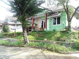 Villa Kota Bunga Cosmos