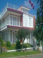 Villa Kota Bunga Protea