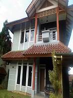 Villa Kota Bunga Protea