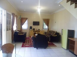 Villa Kota Bunga Protea