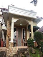 Villa Kota Bunga Teratai