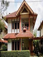 Villa Kota Bunga Tulip
