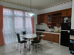 Villa Kota Bunga Anyelir