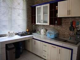 Villa Kota Bunga Aster