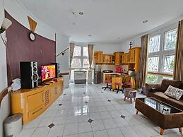 Villa Kota Bunga Aster