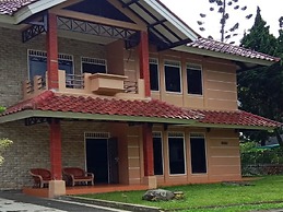 Villa Kota Bunga Allamanda