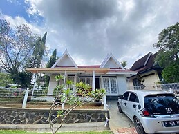 Villa Kota Bunga Allamanda