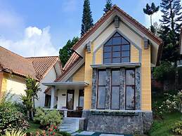 Villa Kota Bunga Allamanda