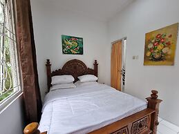 Villa Kota Bunga Allamanda