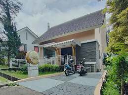 Villa Kota Bunga Allamanda