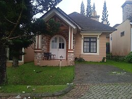 Villa Kota Bunga Allamanda