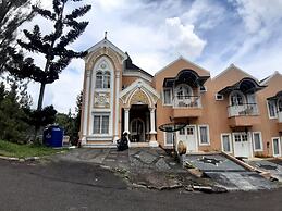 Villa Kota Bunga Allamanda