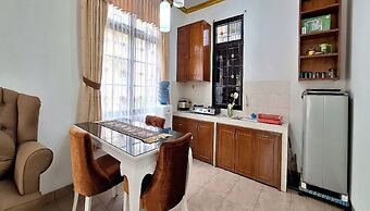 Villa Kota Bunga Allamanda