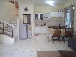 Villa Kota Bunga Allamanda