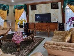 Villa Kota Bunga Allamanda