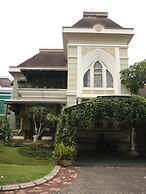 Villa Kota Bunga Dandelion