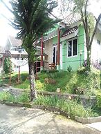 Villa Kota Bunga Dandelion