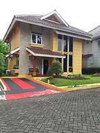 Villa Kota Bunga Dandelion