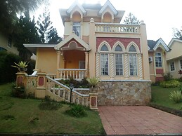 Villa Kota Bunga Lavender