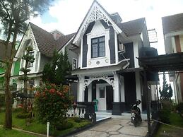Villa Kota Bunga Mawar