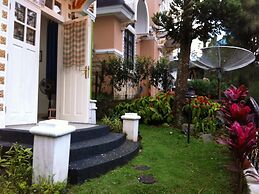 Villa Kota Bunga Dahlia