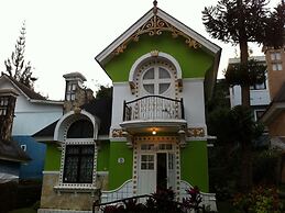 Villa Kota Bunga Dahlia