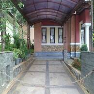 Villa Kota Bunga Violet