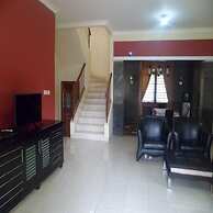 Villa Kota Bunga Violet