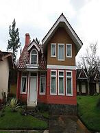 Villa Kota Bunga Violet