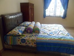 Villa Kota Bunga Violet