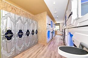 Space Q Capsule Hotel