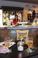 Beachcomber Lodge & Backpacker