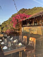 Le Pont Bungalow Hostel