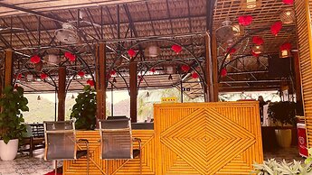 Le Pont Bungalow Hostel