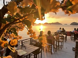 Le Pont Bungalow Hostel