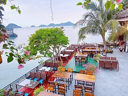 Le Pont Bungalow Hostel