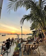 Le Pont Bungalow Hostel